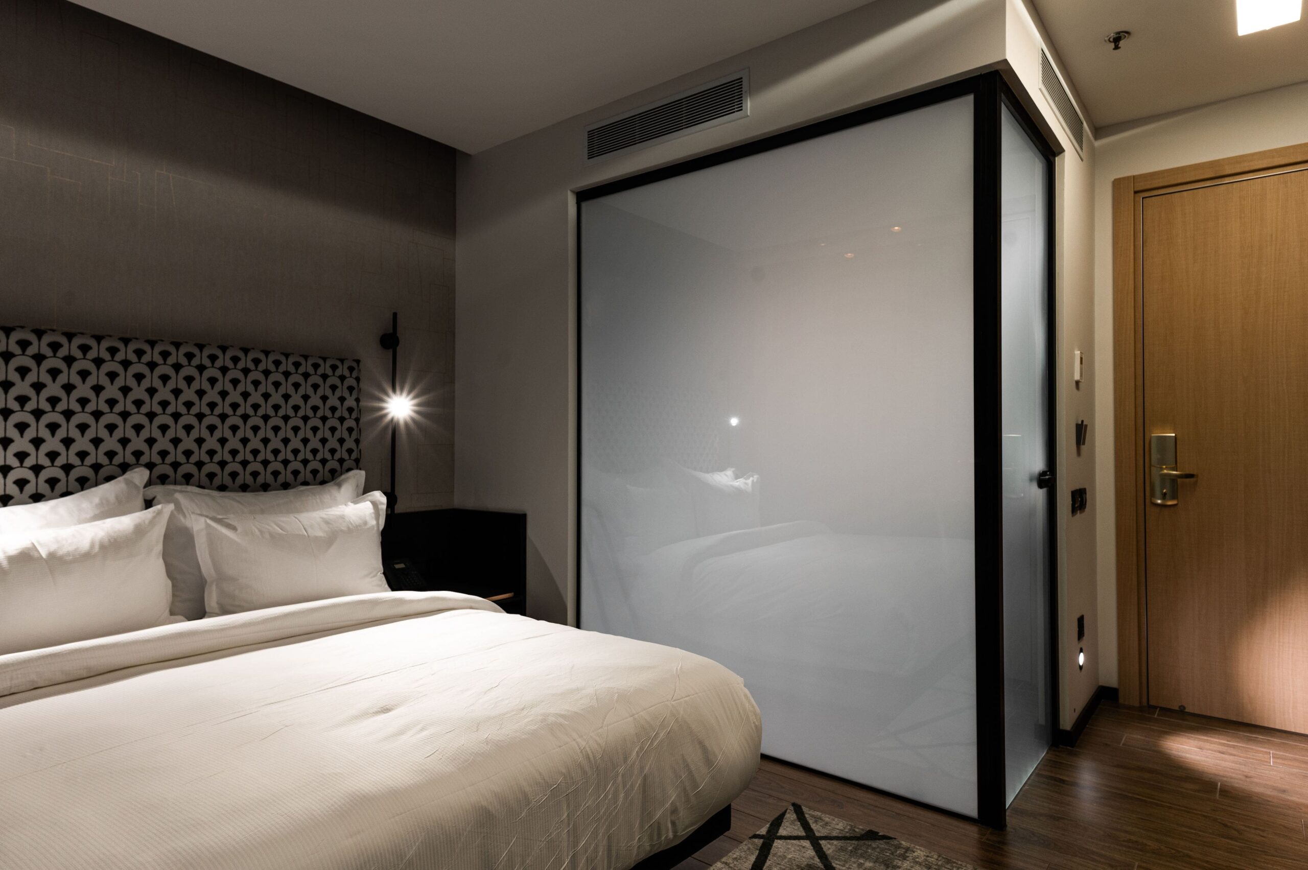 smart glass numa hotel scaled